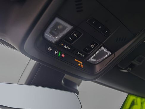 Used 2021 Cadillac XT4 Premium Luxury image 22