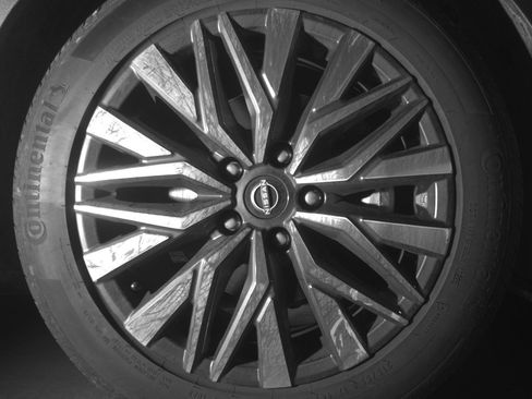 Used 2025 Nissan Altima 2.5 SV FWD image 13