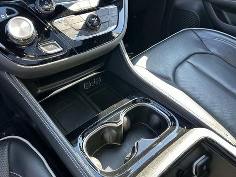 Used 2023 Chrysler Pacifica Limited w/ S Appearance Package image 28