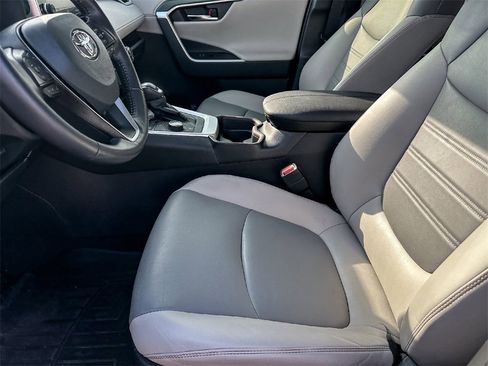 Used 2021 Toyota RAV4 Limited image 5