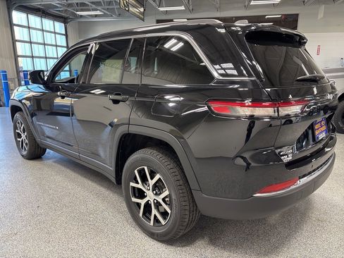 Used 2023 Jeep Grand Cherokee Limited w/ Trailer Tow Package image 5