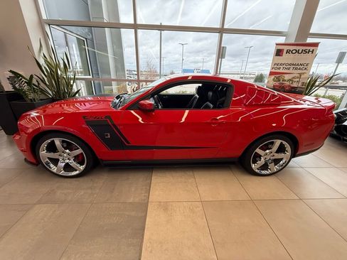 Used 2010 Ford Mustang GT Premium image 3