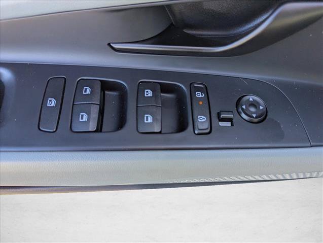 Certified 2025 Hyundai Elantra Limited FWD image 10