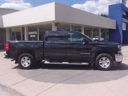 Used 2018 Chevrolet Silverado 1500 LT w/ All Star Edition AWD/4WD image 9