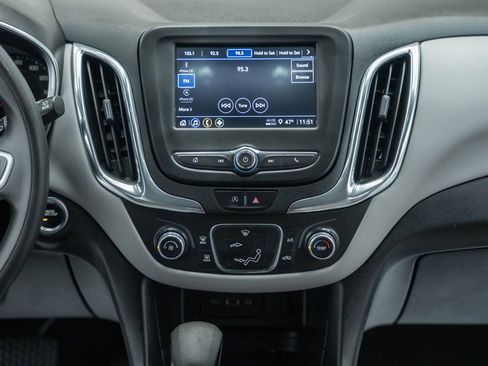 Used 2022 Chevrolet Equinox LS w/ LS Convenience Package image 17