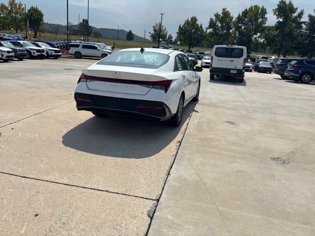 Used 2024 Hyundai Elantra SEL FWD image 33
