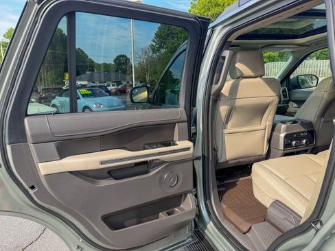 Used 2019 Ford Expedition XLT w/ Equipment Group 201A RWD image 18