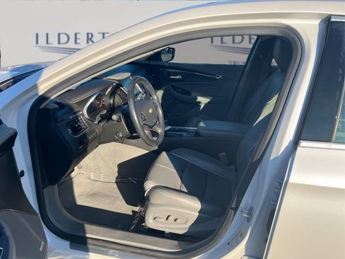 Used 2017 Chevrolet Impala Premier w/ Enhanced Convenience Package image 9