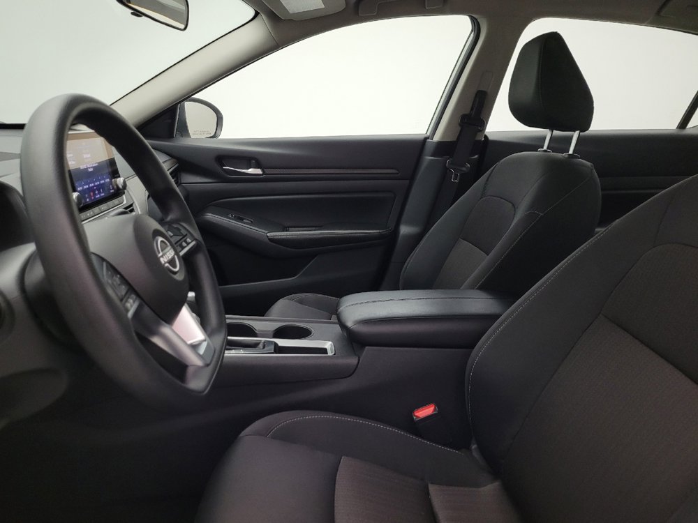 Used 2025 Nissan Altima 2.5 SV FWD image 17