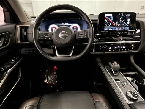 Used 2023 Nissan Pathfinder Platinum AWD/4WD image 6