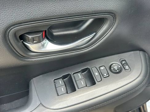 Used 2025 Honda HR-V LX image 13