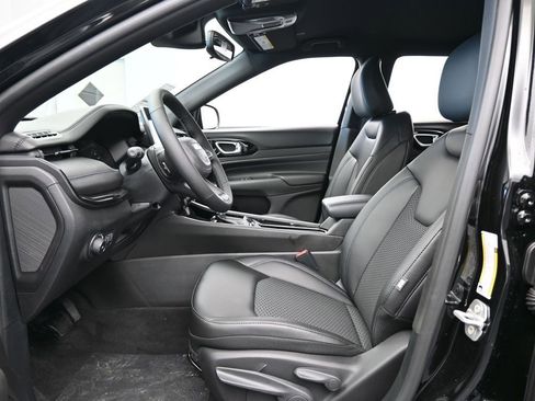 New 2026 Jeep Compass Latitude image 11