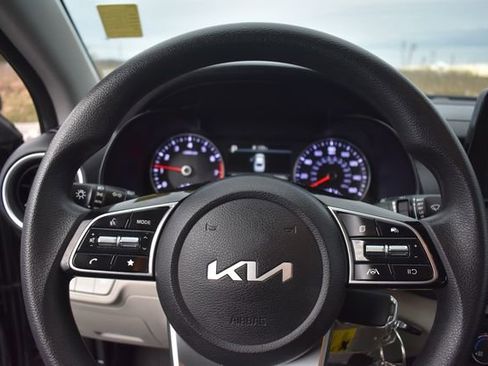 Certified 2022 Kia Forte LXS w/ LXS Technology Package image 26