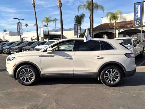 Used 2022 Lincoln Nautilus Reserve image 5