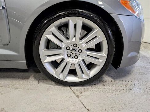 Used 2010 Jaguar XF R image 12