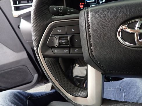 Used 2025 Toyota Tundra Limited AWD/4WD image 31