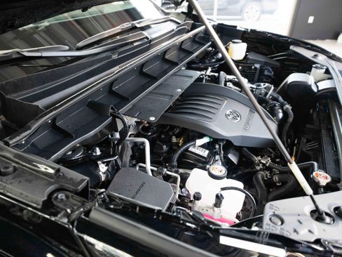 Used 2025 Toyota Highlander XLE image 33