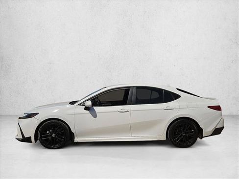 Used 2025 Toyota Camry SE FWD image 9