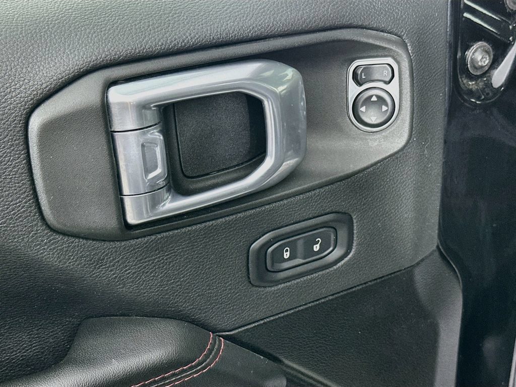 Certified 2025 Jeep Wrangler Unlimited Rubicon AWD/4WD image 28