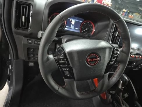 Used 2025 Nissan Frontier PRO-4X image 18