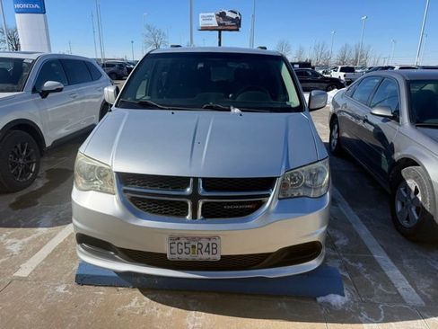 Used 2012 Dodge Grand Caravan SXT image 3