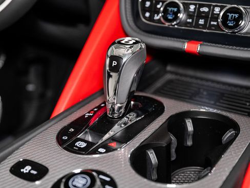 Used 2025 Bentley Bentayga Extended Wheelbase image 59