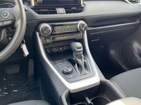 Used 2025 Toyota RAV4 LE image 40