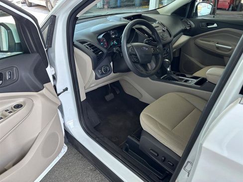 Used 2017 Ford Escape SE w/ SE Cold Weather Package FWD image 9
