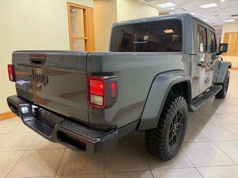 Used 2025 Jeep Gladiator Sport AWD/4WD image 6