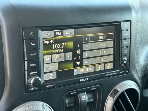 Used 2017 Jeep Wrangler Sport AWD/4WD image 6