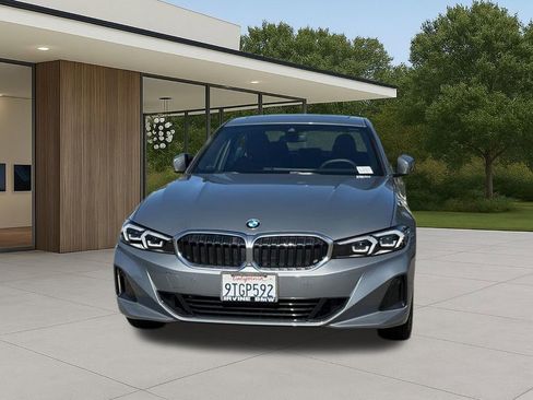 Used 2025 BMW 330i xDrive Sedan w/ Convenience Package image 3