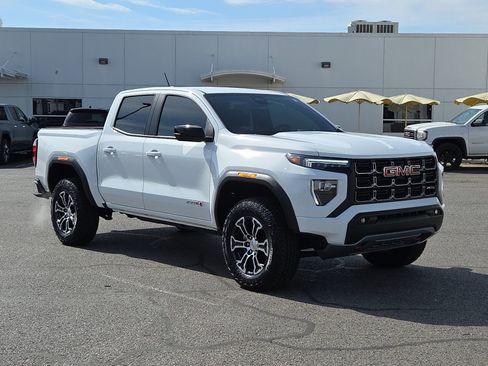 Used 2025 GMC Canyon AT4 image 1