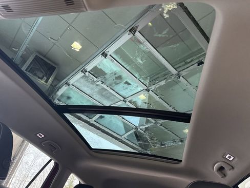 Used 2025 Volkswagen Atlas SE w/ Panoramic Sunroof Package image 25