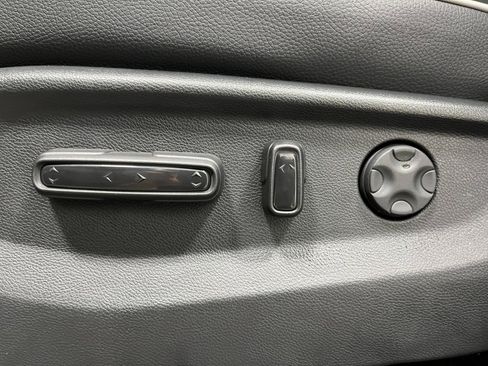 Used 2025 Honda Odyssey Touring image 12