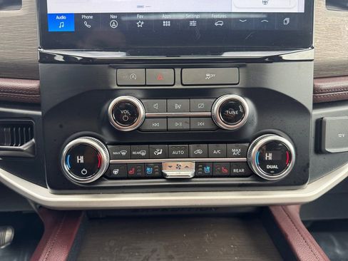 Used 2024 Ford Expedition Limited image 21