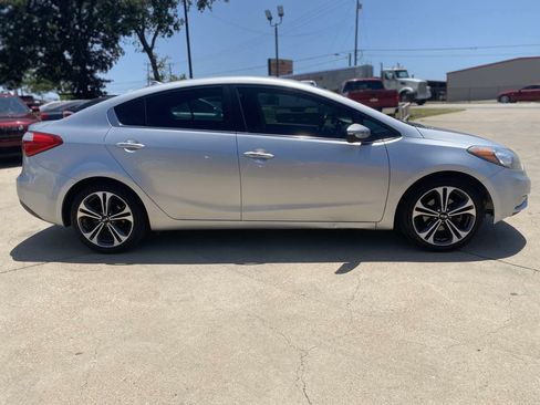 Used 2015 Kia Forte EX w/ UVO Package W/17" Alloys FWD image 8