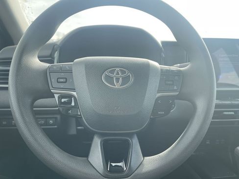 Used 2025 Toyota Camry LE w/ Convenience Package image 7
