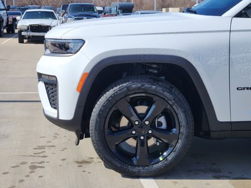 New 2026 Jeep Grand Cherokee Limited w/ Limited Altitude Package RWD image 5