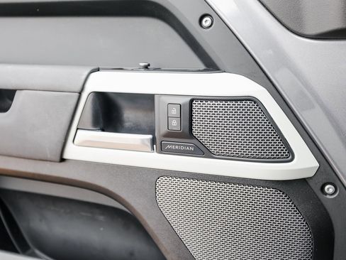 Used 2021 Land Rover Defender 90 X-Dynamic S image 22