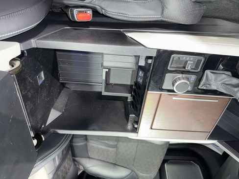 Used 2023 Toyota Tundra Capstone AWD/4WD image 34