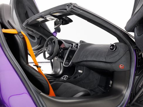 Used 2020 McLaren 600LT Spider RWD image 37