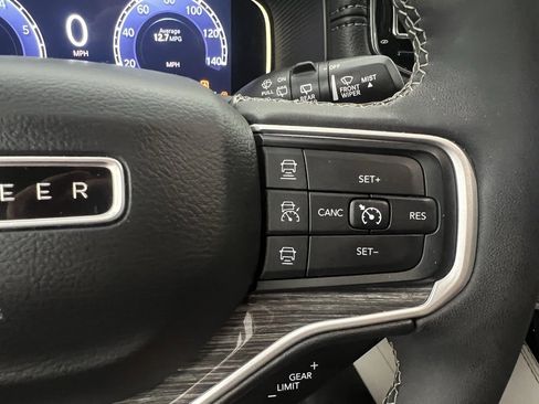 Used 2022 Jeep Wagoneer Series II image 32