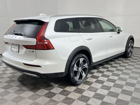 Certified 2025 Volvo V60 B5 Cross Country Plus image 10