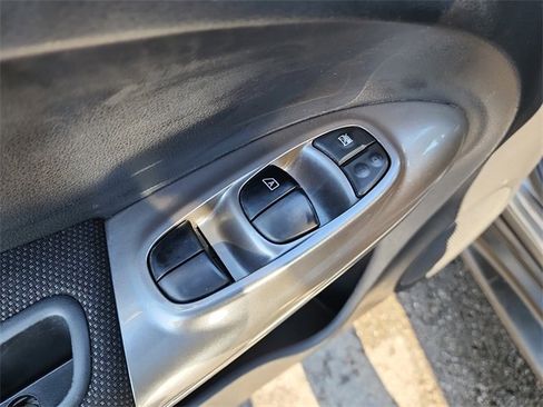 Used 2012 Nissan Juke S image 11