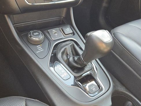 Used 2022 Jeep Cherokee Limited w/ Mopar Interior Package image 27