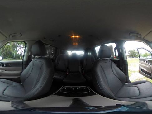 Used 2026 Kia Carnival FWD image 45