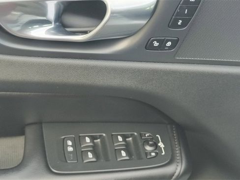 Certified 2023 Volvo XC60 B5 Plus w/ Climate Package image 9