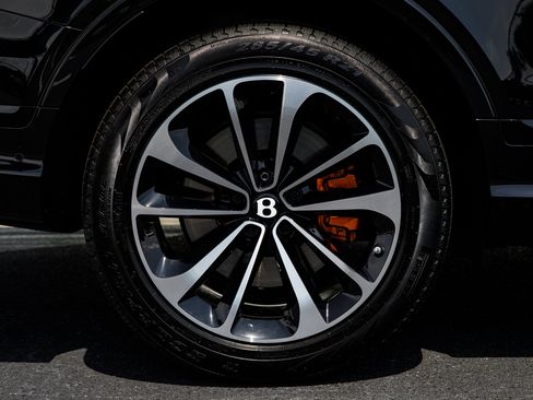 Certified 2023 Bentley Bentayga Extended Wheelbase AWD/4WD image 30