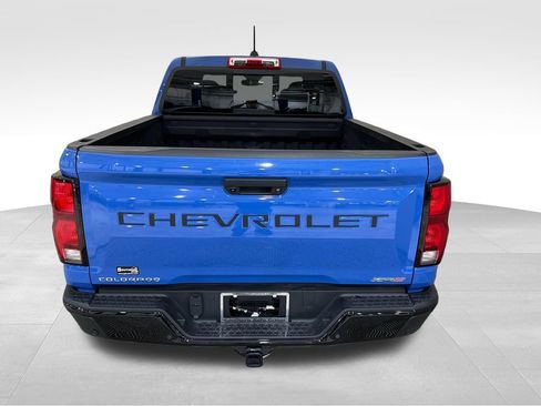 Used 2025 Chevrolet Colorado ZR2 w/ Technology Package AWD/4WD image 4