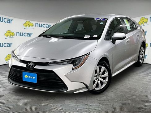 Used 2023 Toyota Corolla LE FWD image 3